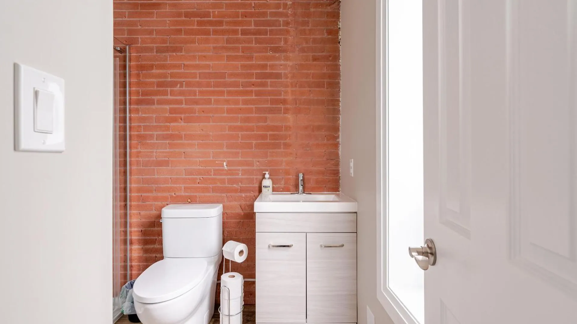 Entire Bachelor Unit En-Suite Across From Google - Br3 Kitchener 0*,  Canada