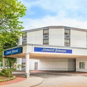 Howard Johnson By Wyndham Conestoga Hotel
